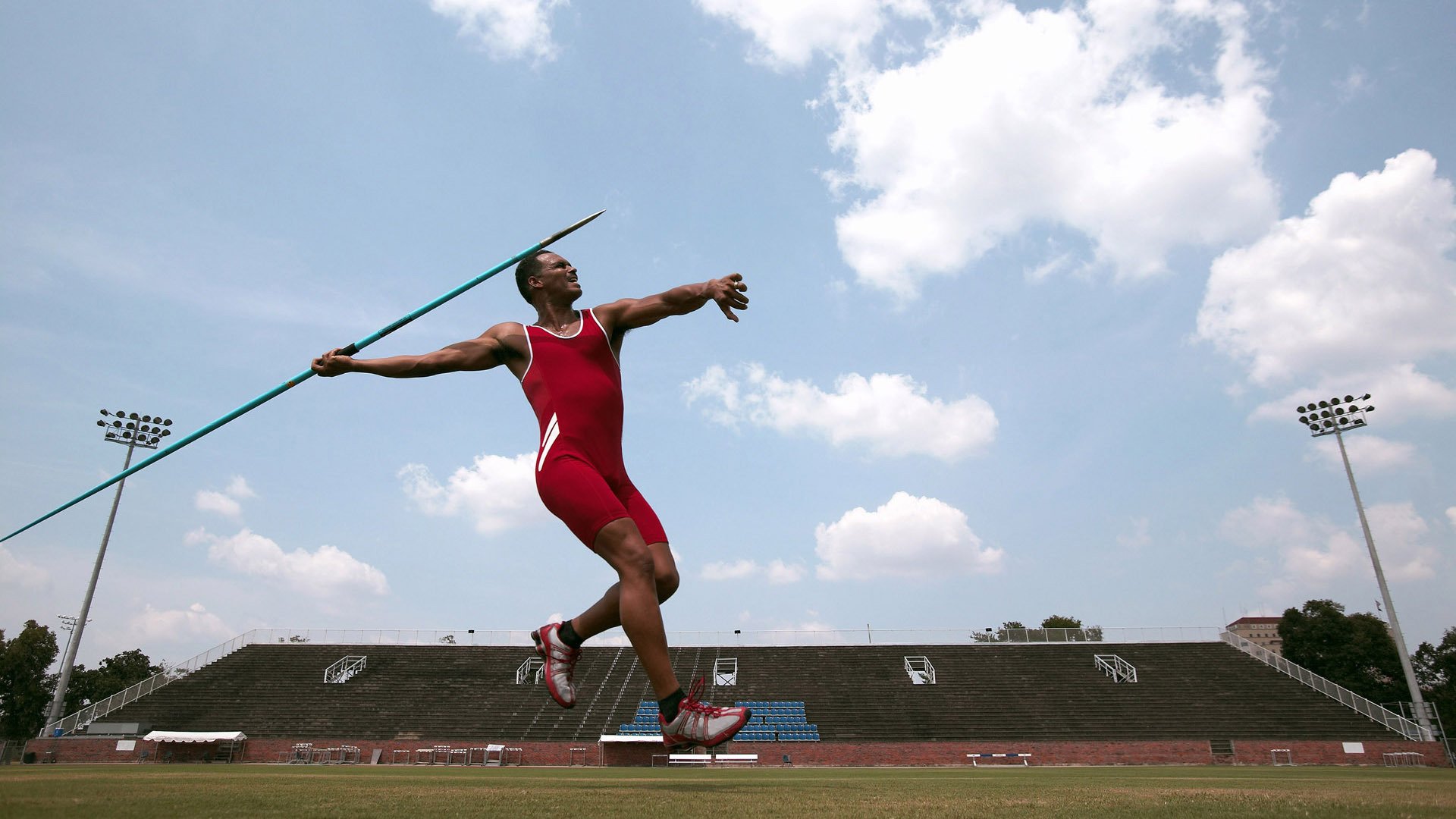 全国中小学体育运动会盛大开幕，精彩纷呈，全国小学生体育比赛